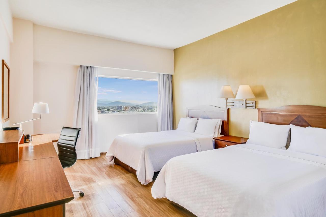 Fiesta Inn Torreon Galerias Ngoại thất bức ảnh