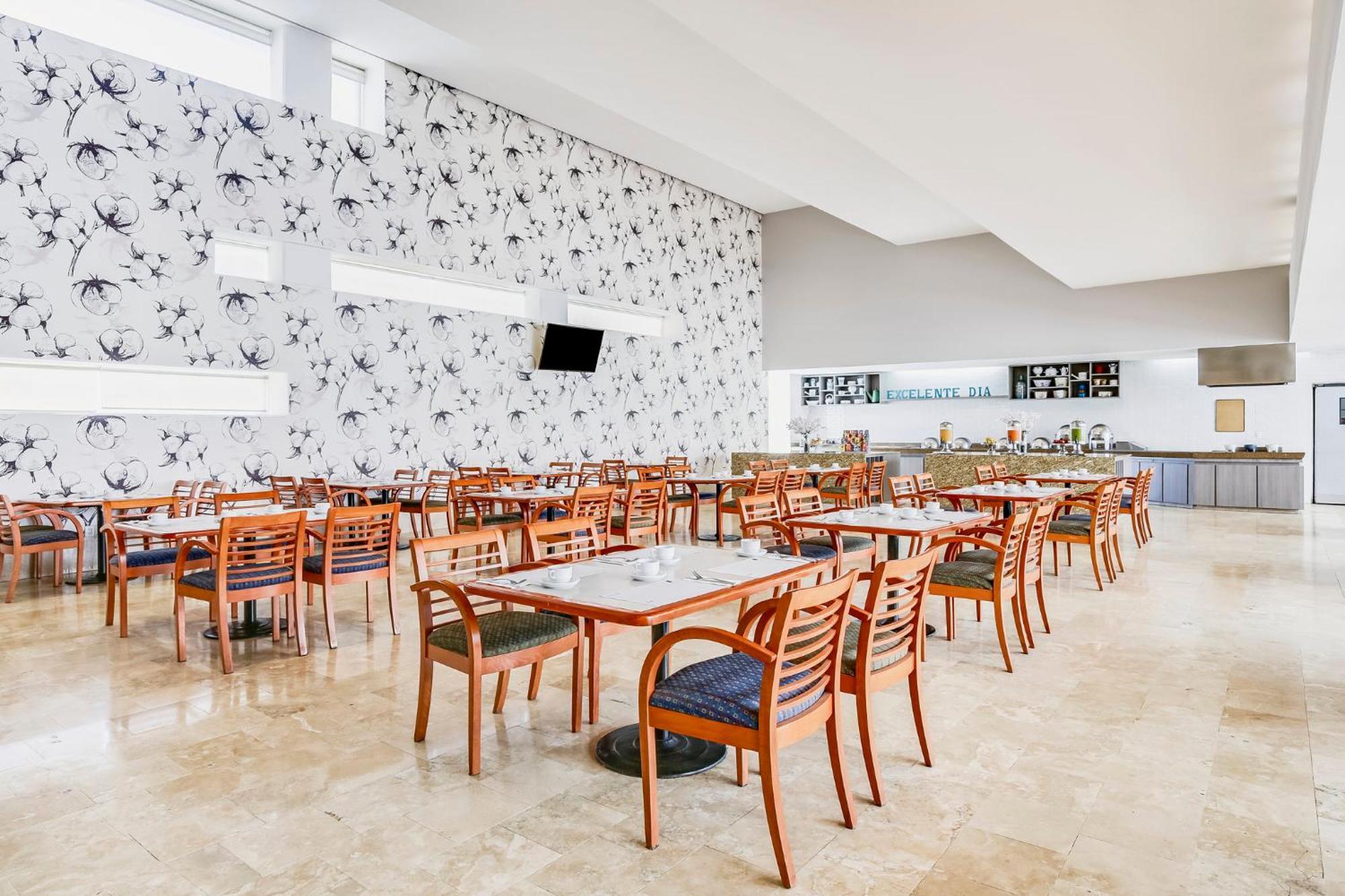 Fiesta Inn Torreon Galerias Ngoại thất bức ảnh