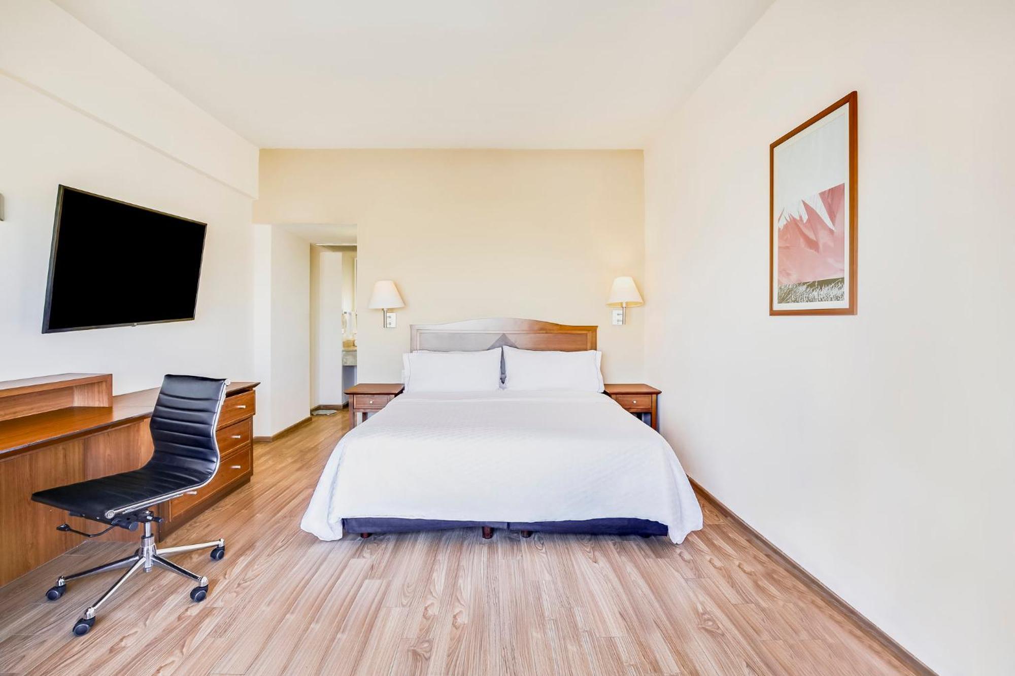 Fiesta Inn Torreon Galerias Ngoại thất bức ảnh